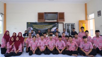 Upgrade Skill! Siswa SMK Plus Khoiriyah Hasyim Belajar Desain Bangunan Bareng Tim PKM UNESA 🏛️💻