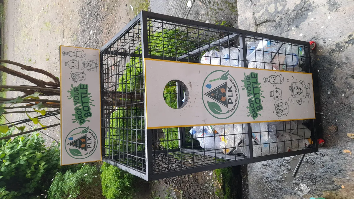 Bukan Tempat Sampah Biasa! SMK Plus Khoiriyah Hasyim Punya 