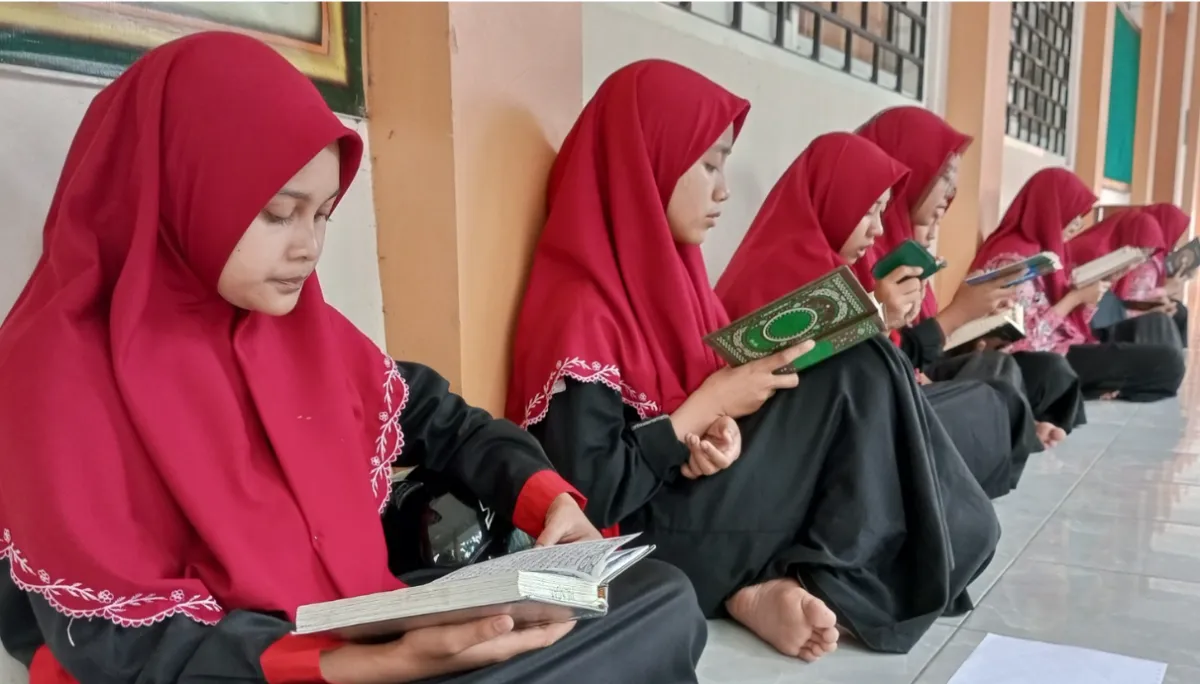 Kegiatan Diniyah Siang Hari bagi Siswa Kampung SMK Plus Khoiriyah Hasyim Tebuireng